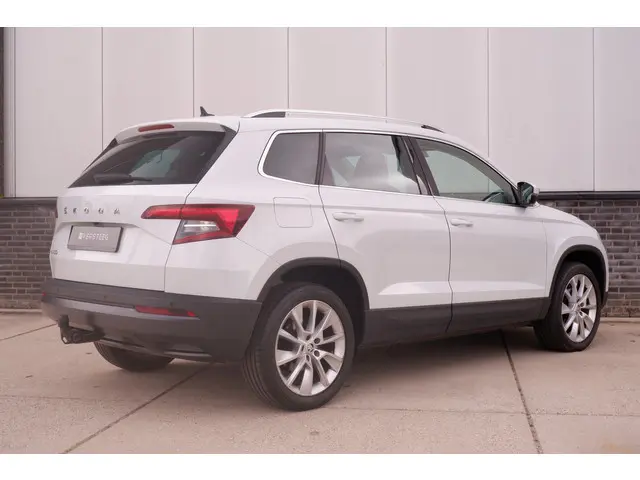 ŠKODA Karoq 1.5 TSI ACT Style | Elek. Trekhaak | LED | Navi | Carplay | Camera | Virtual Cockpit