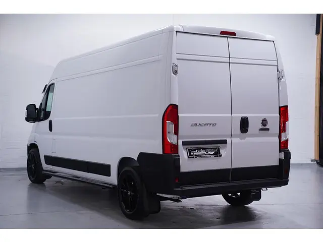 Fiat Ducato 2.2 MultiJet 140 pk L3H2 Black&White Edition Airco Cruise Control, 18" LMV Zwart, Sideba...