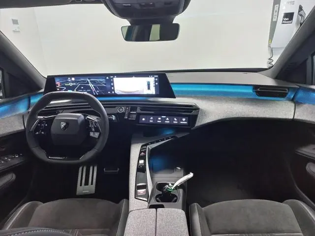 Peugeot e-3008