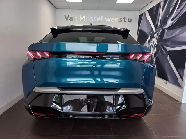Peugeot e-3008 GT 73 kWh | NIEUW MODEL!! | Navigatie | Panorama-dak | dodehoek detectie | Nieuw te b...