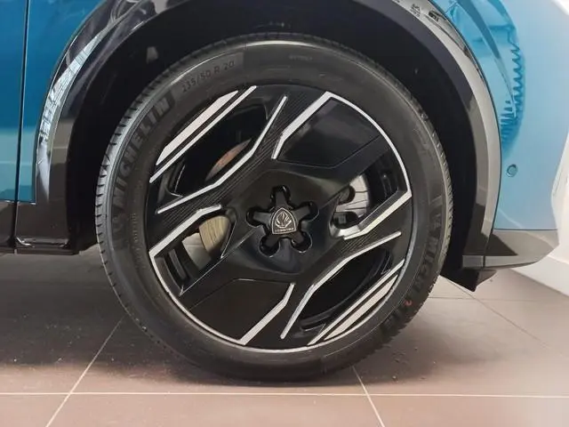 Peugeot e-3008