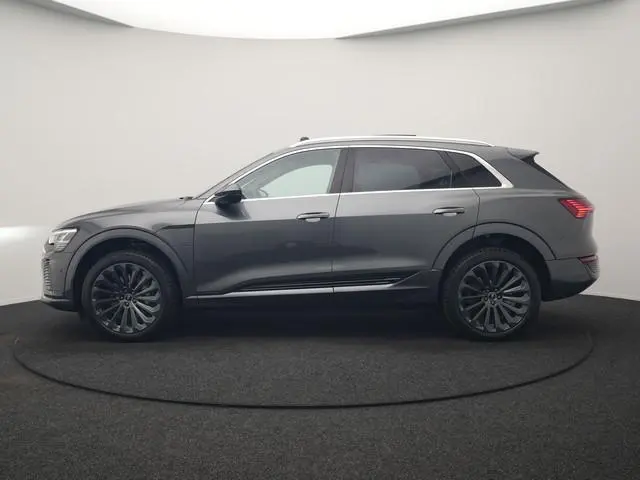 Audi Q8 e-tron 50 quattro S Line 95 kWh 340pk Dealer O.H | Luchtvering | Trekhaak Afn. | Adaptive Cr...
