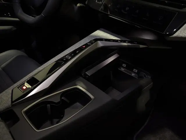 Peugeot e-3008