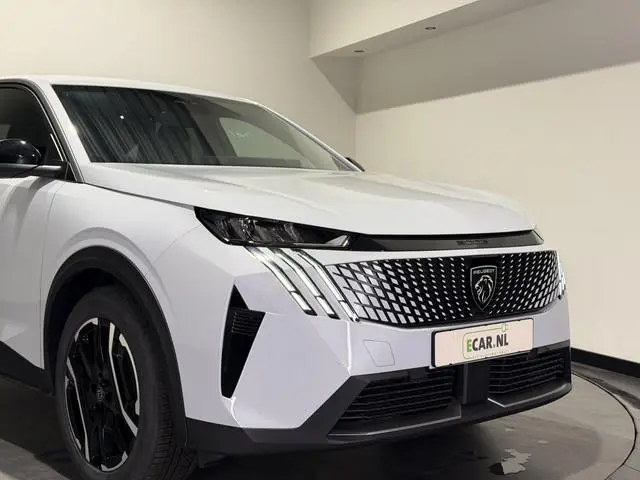 Peugeot e-3008