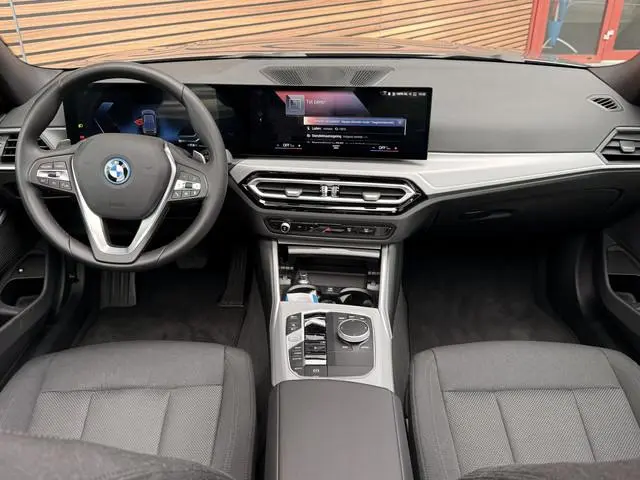 BMW 3-serie 320e Schuifdak / Camera / Navi / Clima / Lm Velgen