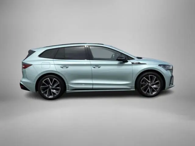 Skoda Enyaq iV 80 Sportline 150kW/204PK · Panoramadak · Apple/Android Car Play · Camera + Parkeersen...
