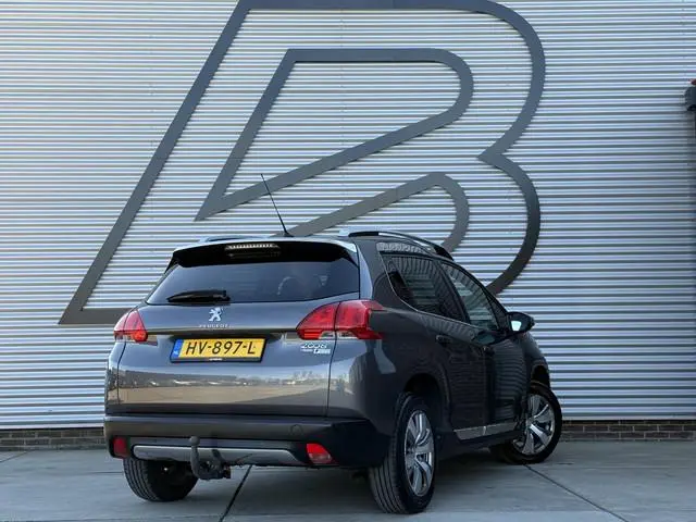 Peugeot 2008 1.2 PureTech Allure Navi|Pano|Clima|Trekhaak|Cruise|PDC|D-riem v.v. in 2022|N.A.P|APK t...