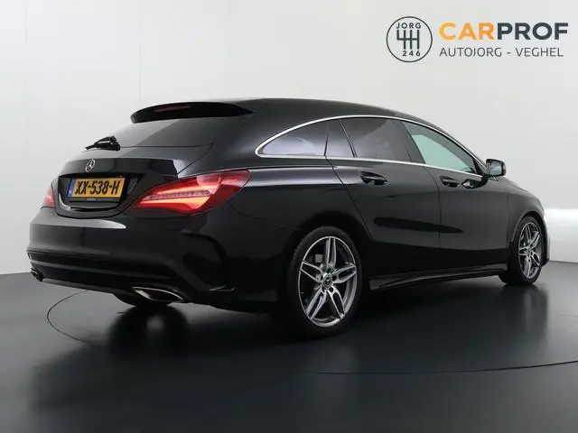 Mercedes-Benz CLA-klasse Shooting Brake 180 AMG Line | Camera | Navigatie | Stoelverwarming |