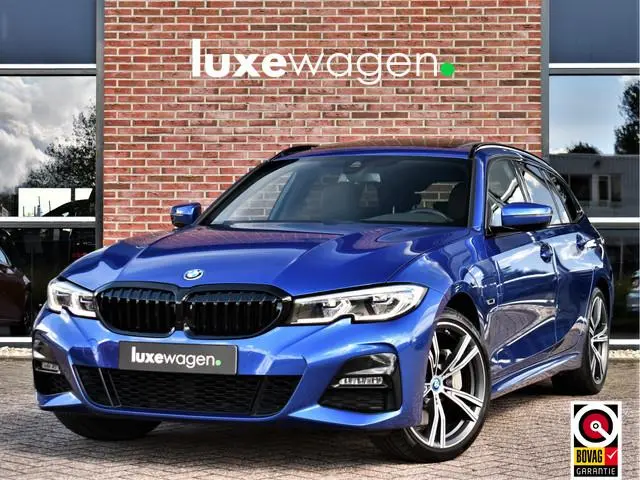 BMW 3-serie Touring 330e xDrive M-Sport Pano Trekh El-zetels HUD Laser 19inch Adp-onderstel