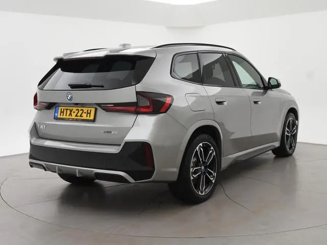 BMW iX1 eDrive20 67 kWh M SPORT EDITION *NIEUW* + TREKHAAK WEGKL. | ADAPTIVE CRUISE | 19 INCH | PREM...