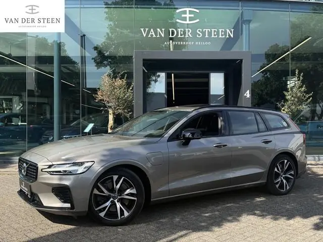 Volvo V60 2.0 T6 Recharge AWD R-Design Pano | H&K | Memory seats