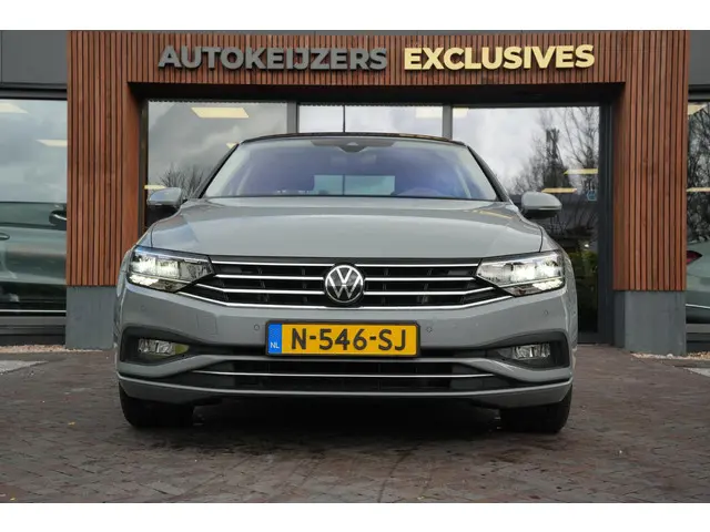 Volkswagen Passat 1.5 TSI Business Automaat Pano Dak trekhaak