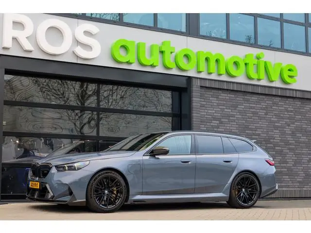 BMW 5-serie Touring M5 | KERAMISCH | BTW | M-DRIVE PROFESSIONAL | CARBON SPLITTER | COMFORT-PACK | A...