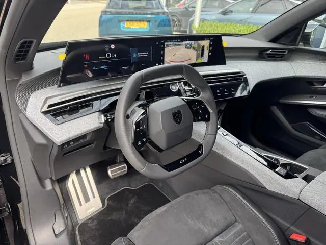 Peugeot e-3008