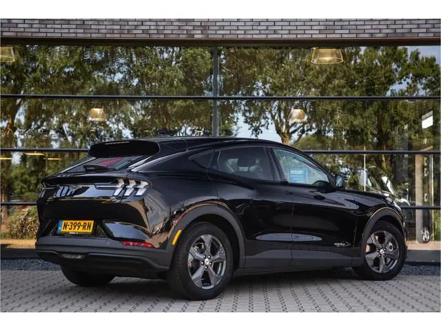 Ford Mustang Mach-E RWD 75 kWh , Stoel/stuurverwarming, Rondomzicht camera, Apple Carplay,
