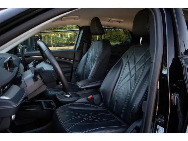 Ford Mustang Mach-E RWD 75 kWh , Stoel/stuurverwarming, Rondomzicht camera, Apple Carplay,