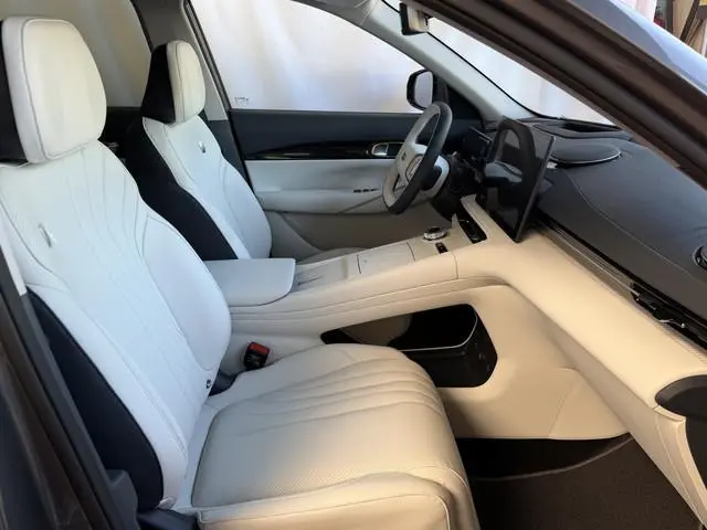 Geely E5