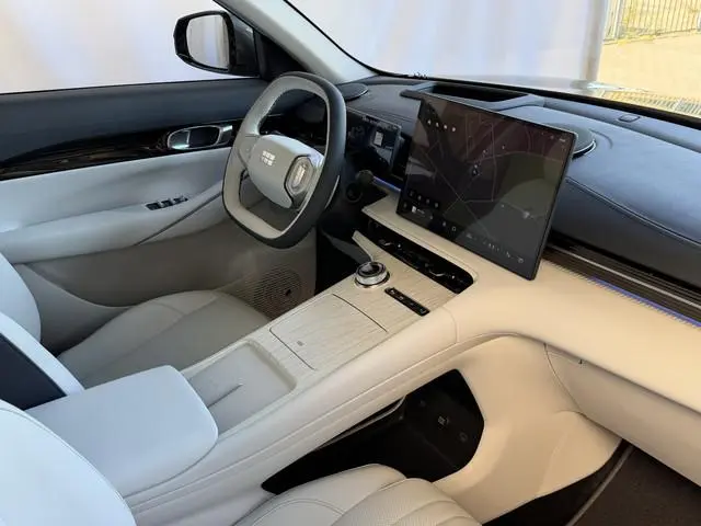 Geely E5