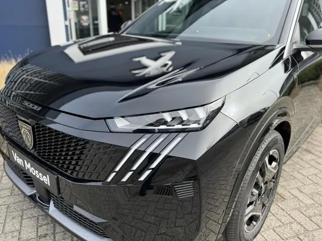 Peugeot e-5008
