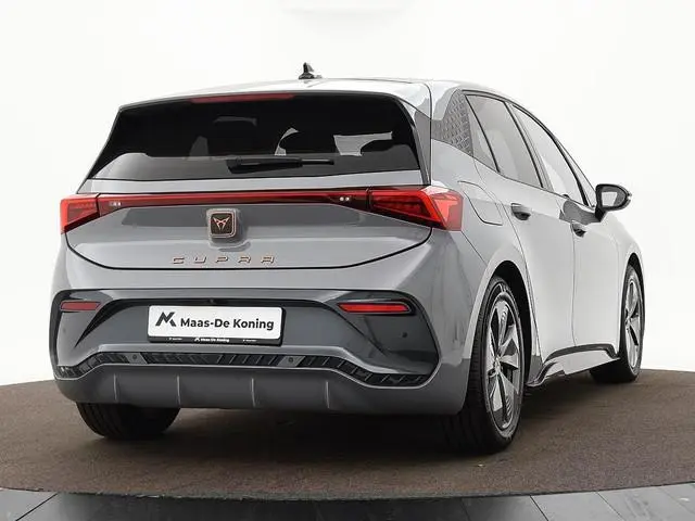 CUPRA Born Impulse 62 kWh 204pk · Camera · Keyless · Apple/Android Car Play · ACC · Stuurwielverwarm...
