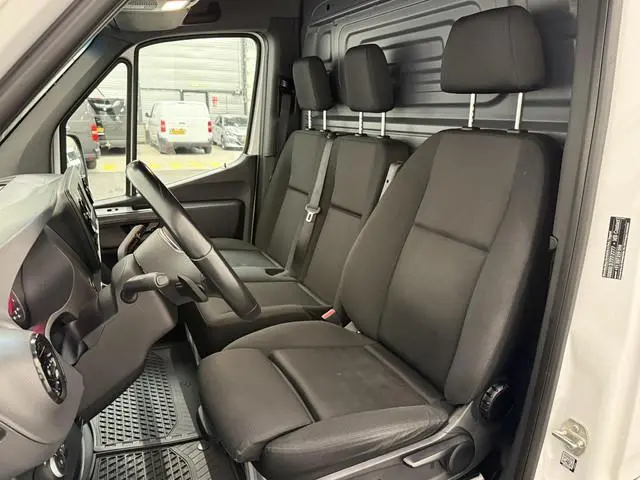 Mercedes-Benz Sprinter L2H2 Automaat Navigatie Airco Camera Trekhaak 3Zits DAB