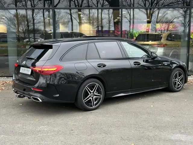 Mercedes-Benz C-klasse 300e AMG Estate // SoH 99% // Trekhaak // Panoramadak // Distronic // 360 Cam...