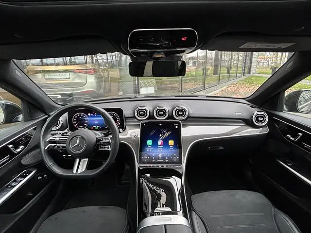 Mercedes-Benz C-klasse 300e AMG Estate // SoH 99% // Trekhaak // Panoramadak // Distronic // 360 Cam...