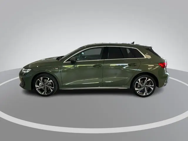 Audi A3 Sportback 40 TFSIe 150kW/204PK S Line · Apple/Android Car Play · Leder/Stof · Camera + Parke...