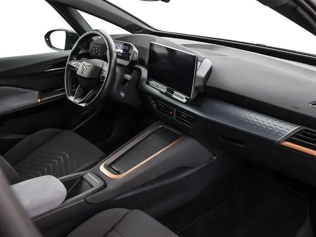 CUPRA Born Business One 204pk 62 kWh · SOH 96,2 % · Panoramadak · Camera · Apple/Android Car Play ·...