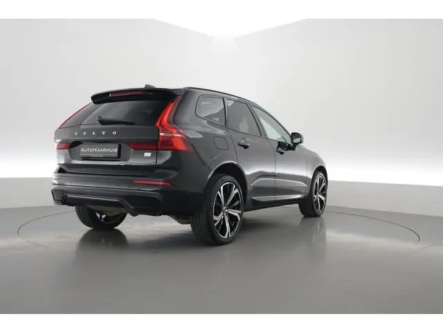 Volvo XC60 2.0 T6 Plug-in hybrid AWD Plus Dark - Luchtvering | Rijklaar! | Pano | Dig. Cockpit | Nav...