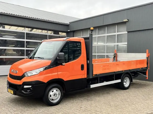 Iveco Daily 35C15 2.3 375 Trekhaak 3500kg Laadklep 500kg Navigatie Open laadbak Pick-up Euro 5 Bpm v...