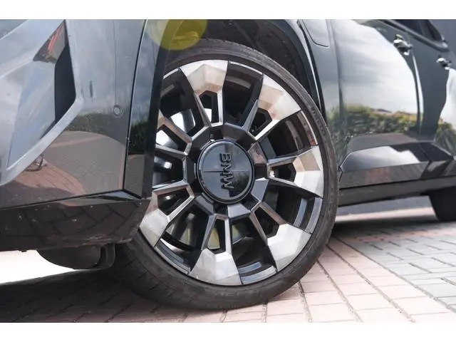 BMW XM 44t M PHEV 30 kWh V8 T 653pk High Exe | M Package | 1 eig | Org NL | Carbon | Bowers & Wilkin...