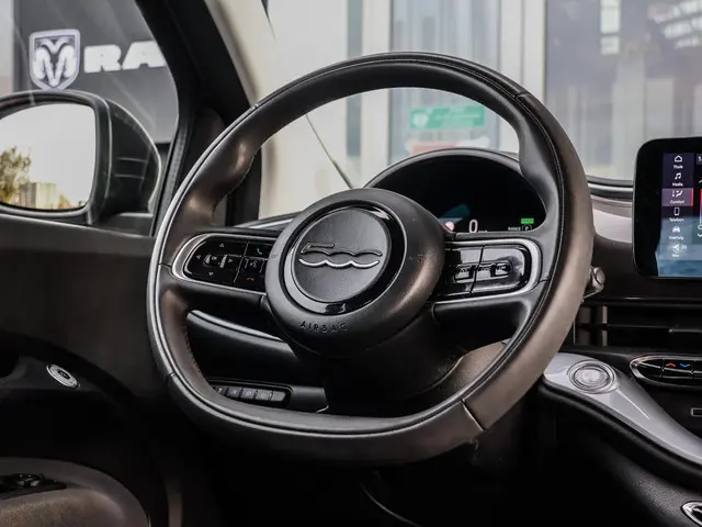 Fiat 500E Icon 42 kWh | Full LED | Navi | Achteruitrij Camera