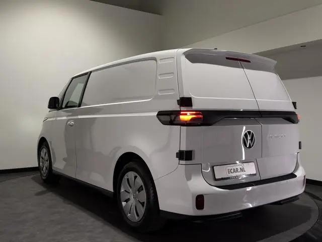 Volkswagen ID. Buzz Cargo 77 kWh | SOH 95,3% | Trekhaak Elek. | Stuur verwarmd | Climatronic | Pass....