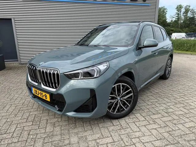 BMW X1 xDrive23i M Sport Panoramadak Trekhaak Head-Up Display Leder ACC Stoelverwarming Harman-Kardo...