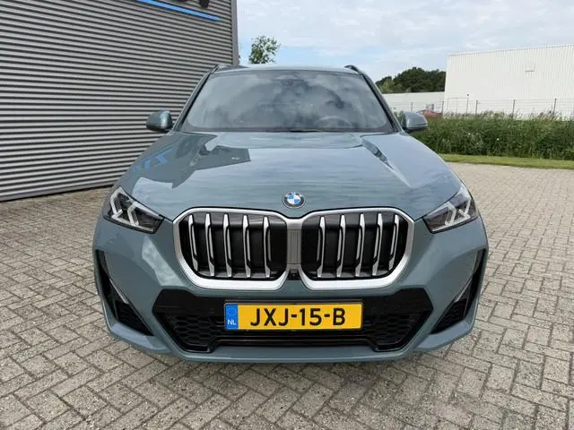 BMW X1 xDrive23i M Sport Panoramadak Trekhaak Head-Up Display Leder ACC Stoelverwarming Harman-Kardo...