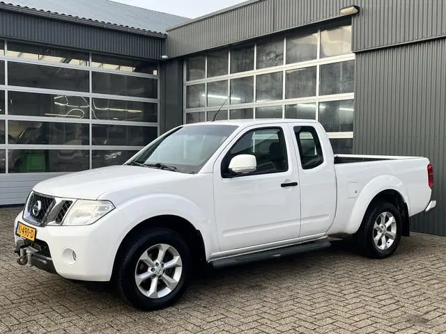 Nissan Navara 2.5 dCi SE King Cab Airco Cruise controle Trekhaak 3000kg trekhaak Pick-up p-up Euro 5...