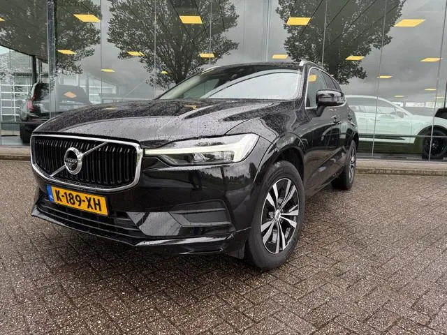 Volvo XC60 2.0 B5 Momentum Exclusive ** Panodak ** Trekhaak ** Leder *** HUD ** 360 camera