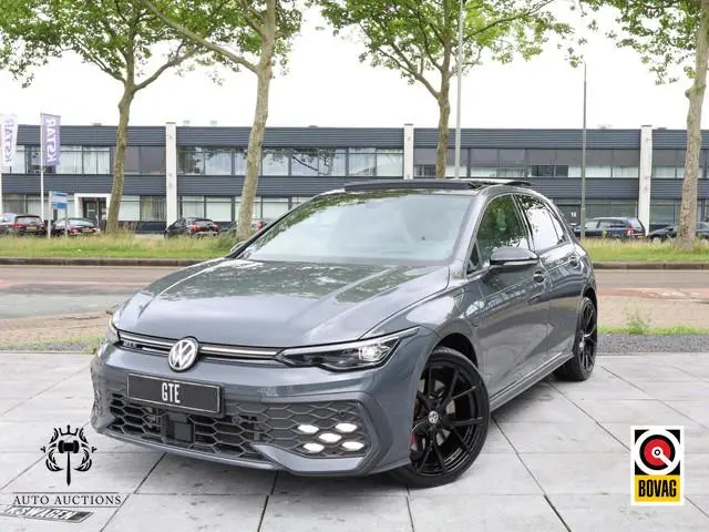 Volkswagen Golf GTE 1.5 eHybrid 272PK | Panodak | Leer | Stoel Ventilatie | Head-up | Keyless | Came...