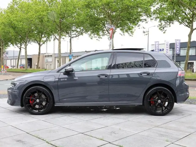 Volkswagen Golf GTE 1.5 eHybrid 272PK | Panodak | Leer | Stoel Ventilatie | Head-up | Keyless | Came...