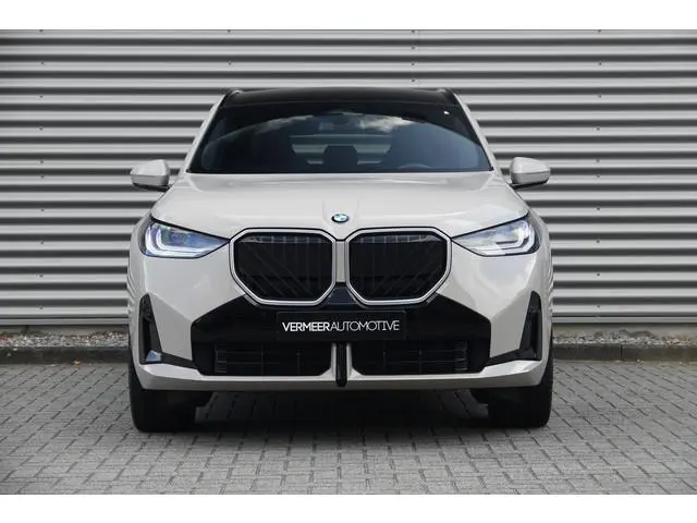 BMW X3 30e xDrive M Sport | Panodak | Trekhaak | Memory | Driving Assistant | 21 Inch | Iconic Glow...