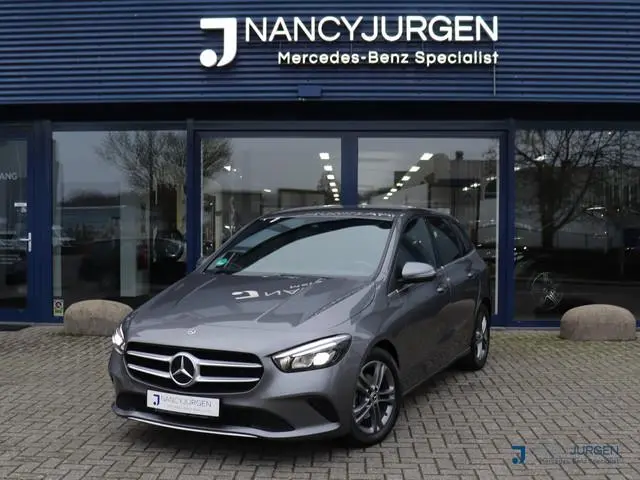 Mercedes-Benz B-klasse 180 Business Solution | Trekhaak | Camera | Parkeerhulp Voor + Achter | Navi...