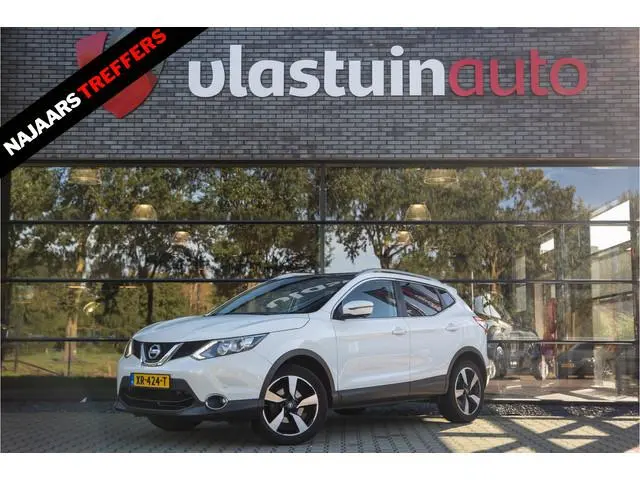 Nissan Qashqai 1.2 Connect Edition , Panoramadak, Stoelverwarming, Trekhaak, Rondomcamera,