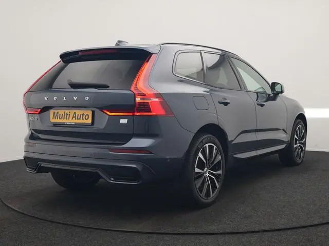 Volvo XC60 T6 AWD Plus Dark LONG RANGE PHEV 350pk | Trekhaak Af Fabriek | Panodak | Adaptive Cruise...