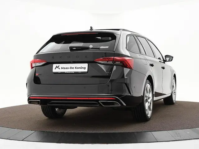 Skoda Octavia Combi 1.4 TSI 245pk DSG RS iV PHEV Business · Panoramadak · CANTON Audio · Elek. Voors...