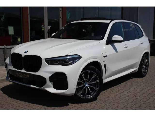 BMW X5 xDrive45e High Executive | M Pakket | Pano | Luchtvering | Trekhaak |