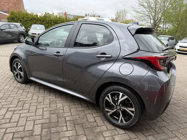 Toyota Yaris 1.5 Hybrid 115 PK | Dynamic *Nieuwe auto* Uit voorraad leverbaar