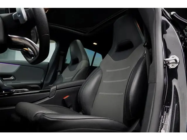 Mercedes-Benz CLA-klasse 250e AMG Line / Pano / Sfeerverlichting / SOH 96,1 / Stoelverwarming+Ventil...