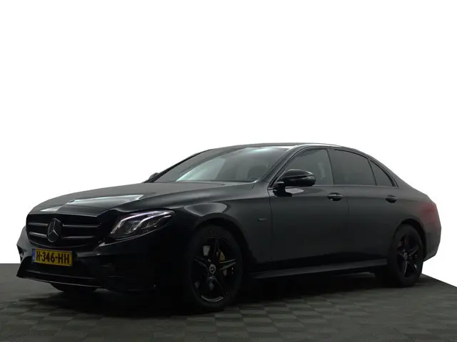 Mercedes-Benz E-klasse 300 e AMG Night Edition Aut- Memory Seats, Sfeerverlichting, 360 Camera, CarP...
