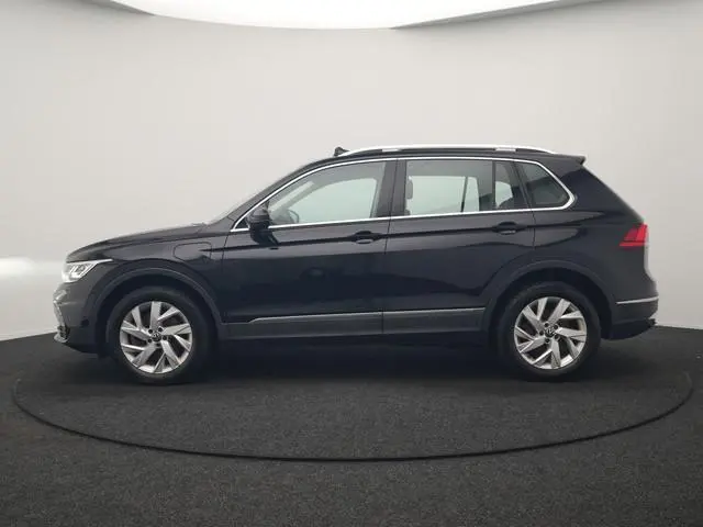 Volkswagen Tiguan 1.4 TSI eHybrid Elegance PHEV 245pk Dealer O.H | Trekhaak Af Fabriek | Panodak | A...